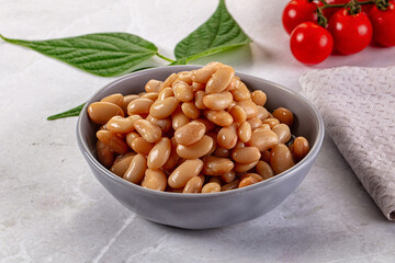 Canned white kidney beans in the bowl