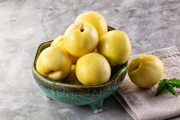 Yellow Uzbek nectarines in the bowl