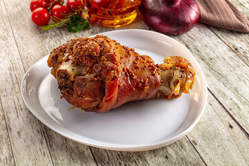 Baked pork knuckle with spices