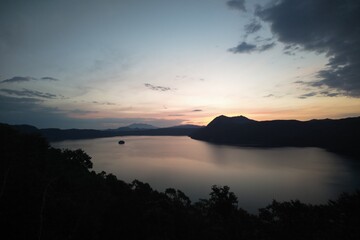 朝の摩周湖