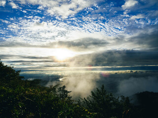 六甲山上からの夜明け　雲海の神戸大阪方面を臨む