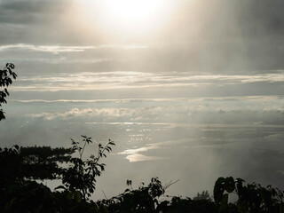 六甲山上からの夜明け　雲海の神戸大阪方面を臨む