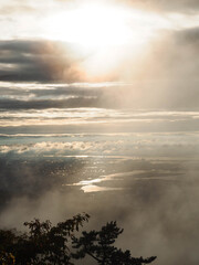 六甲山上からの夜明け　雲海の神戸大阪方面を臨む