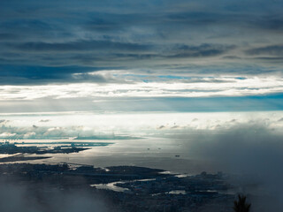 六甲山上からの夜明け　雲海の神戸大阪方面を臨む