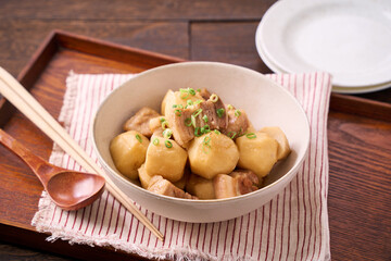 里芋と豚バラ肉の煮物｜家庭の和食主菜