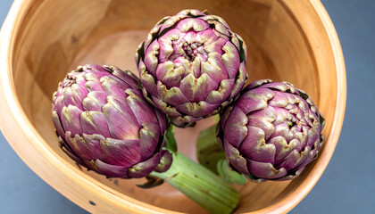Obraz premium Raw Purple Artichoke Trio Horizontal Composition 