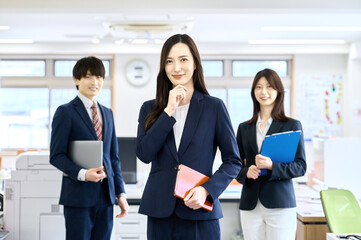 自信のあるビジネスチーム3人