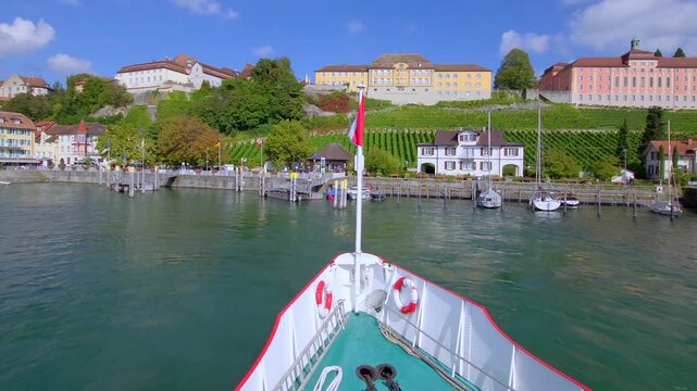 Ausblick auf Meersburg am Bodensee von Bord eines Ausflugschiffes, Baden-W&uuml;rttemberg, Deutschland, Europa