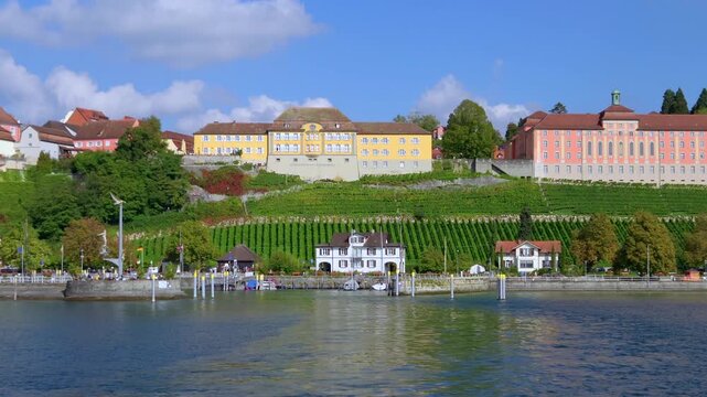 Ausblick auf Meersburg am Bodensee von Bord eines Ausflugschiffes, Baden-W&uuml;rttemberg, Deutschland, Europa