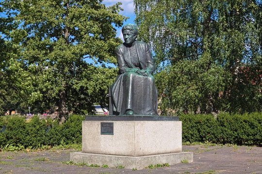 Karlstad, Sweden. Statue of the Swedish author and Nobel laureate in literature Selma Lagerlof. The statue by sculptor Arvid Backlund was unveiled in 1958.