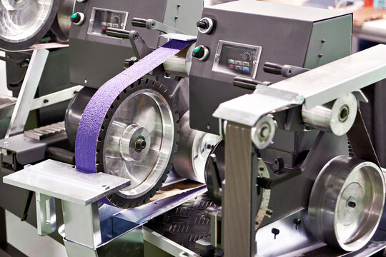 Belt grinding abrasive machine for material processing