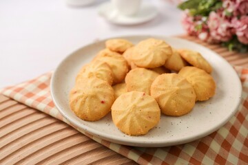 Cookies butter flavouredin a white ceramic plate