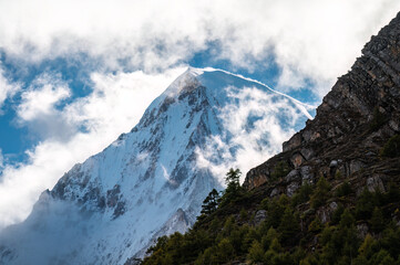 The snowy mountain scenery of the Qinghai-Tibet Plateau