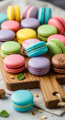 Obraz premium A vibrant assortment of sweet French macarons in various colors and delightful flavors, elegantly displayed on a rustic wooden cutting board.