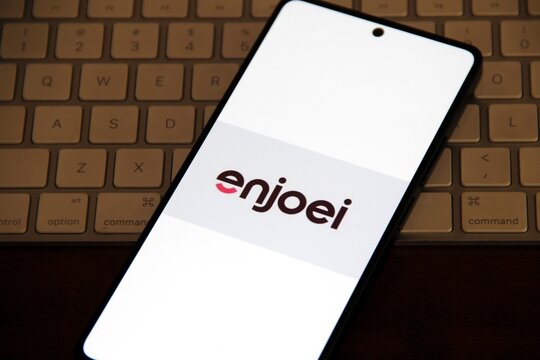enjoei - Empresa brasileira de com&eacute;rcio eletr&ocirc;nico que oferece solu&ccedil;&otilde;es de consumo colaborativo. Atualmente, conta com cerca de 7,5 milh&otilde;es de usu&aacute;rios cadastrados em sua plataforma.