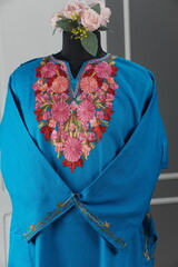 Kaar kasj kashmiri pheran for women