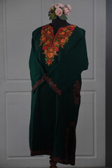 Kaar kasj kashmiri pheran for women