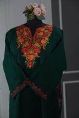 Kaar kasj kashmiri pheran for women