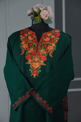 Kaar kasj kashmiri pheran for women