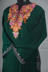 Kaar kasj kashmiri pheran for women