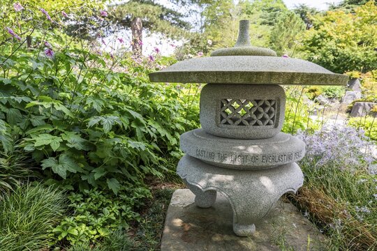 Stone lantern with the inscription Casting the light of everlasting peace, Japanese Gateway or Japanese Tor tor, Royal Botanic Gardens (Kew Gardens), UNESCO World Heritage Site, Kew, Greater London, England, United Kingdom