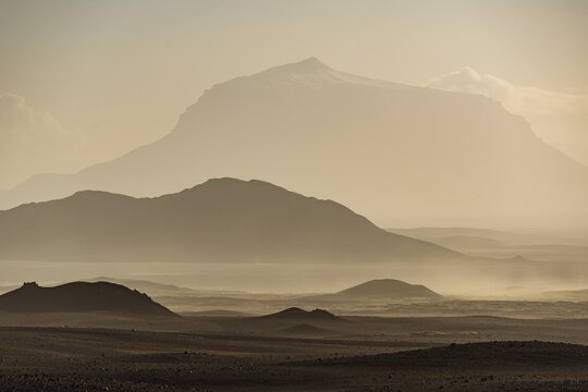 Sandstorm, table volcano Her&eth;ubrei&eth; or Herdubreid (German: die Breitschultrige), Queen of the Mountains of Iceland, Icelandic highlands, &Oacute;d&aacute;&eth;ahraun desert, Iceland