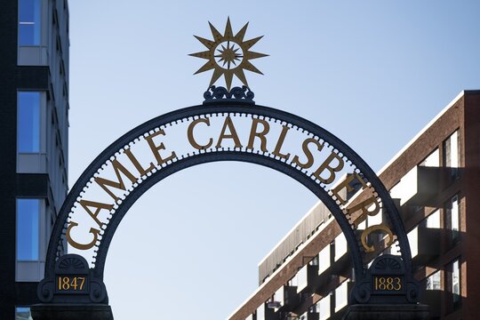 Archway with Gamle Carlsberg or Old Carlsberg lettering and sun symbol, Carlsberg district, Copenhagen, Denmark