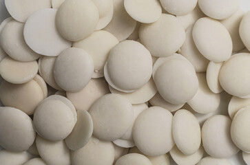 white-chocolate-chips-closeup