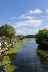 Habitations en bordure du Loiret &agrave; Olivet - France.