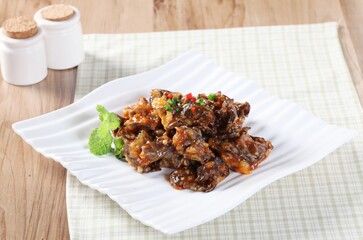 Crispy Korean tempura made with wood ear mushrooms by master chef Hanshunseop, featuring golden color and savory flavor. Photographed in Korea.