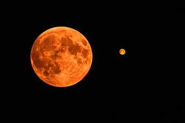 A fiery-red Mars joining a conjunction alongside the golden moon  