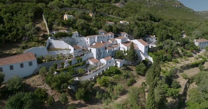 Convento de Nossa Senhora da Arr&aacute;bida, Set&uacute;bal, Portugal 
