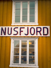 Obraz premium Beautiful Norwegian cottages in the Norwegian Lofoten Islands Nusfjord