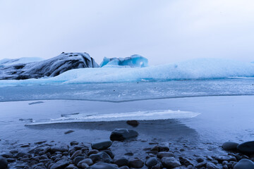 Icebergs floating on jökulsárlón glacier lagoon in iceland