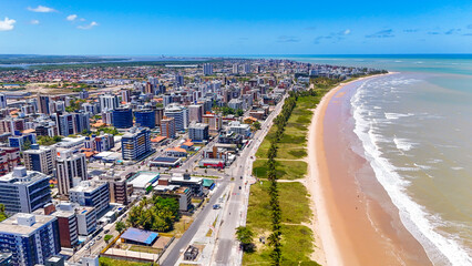 PRAIA DE INTERMARES CABEDELO JOÃO PESSOA, PRAIA MUITO LINDA COM AZUL E PREDIOS AO SEU REDOR, CASAS E COQUEIROS ( INTERMARES CABEDELO JOÃO PESSOA BEACH, A VERY BEAUTIFUL BEACH WITH BLUE AND BUILDINGS) © Matheus