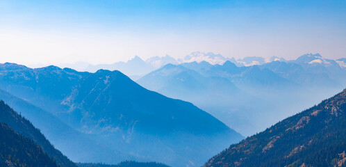 Scenic Mountain Peaks View from Maple Pass Loop Trail © PhotoSpirit