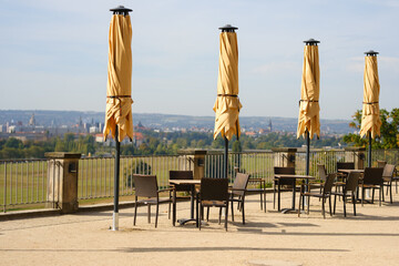 Leere Terrasse in den H&uuml;geln bei Dresden
