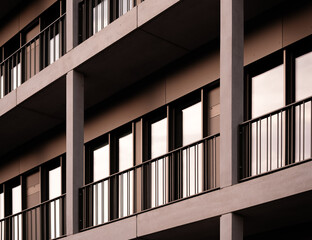 Minimalistische Architektur aus Glas und Beton