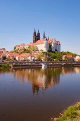 Elbe mit der Albrechtsburg in Meissen im HIntergrund