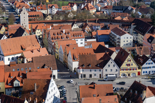 N&ouml;rdlingen, sch&ouml;ne mittelalterliche Stadt in Bayern: Altstadt von oben betrachtet, vom Kirchturm Daniel aus. Panoramablick