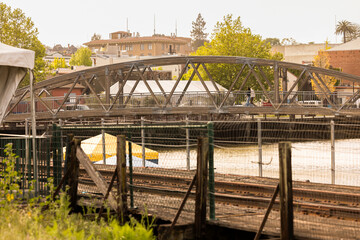 Naklejka premium Afternoon view of the historic bridges that cross the river in downtown Petaluma, California, USA.