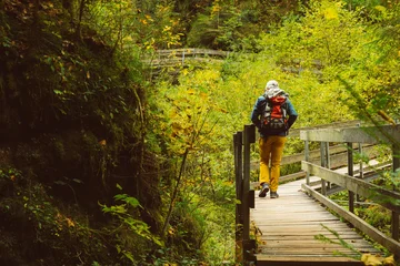 Wanderung durch die Bürser Schlucht, Wandern in Österreich, Vorarlberg im Herbst.  © photo-corona