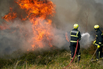 Wildfires fire burning with a lot of smoke, firefighters