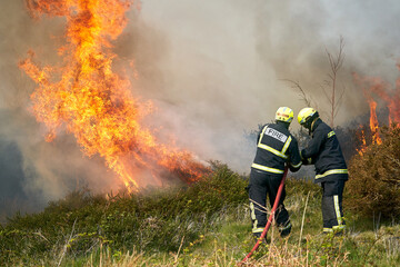 Wildfires fire burning with a lot of smoke, firefighters