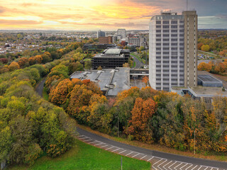 Obraz premium Basingstoke town centre's office district at sunset in Autumn