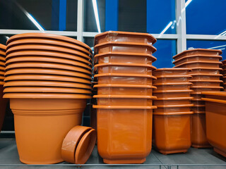 Many big brown flower pots on supermarket shelves