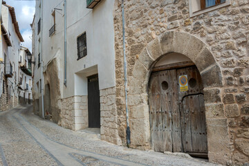 Puerta de garaje en arco de medio punto, Pastrana, Guadalajara, Castilla-La Mancha, Espa&ntilde;a