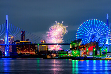 大阪港の夜景と淀川花火