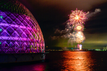 大阪南港の夜景と万博花火