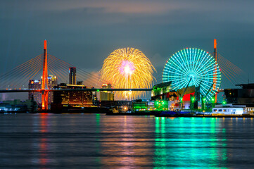 大阪港の夜景と淀川花火